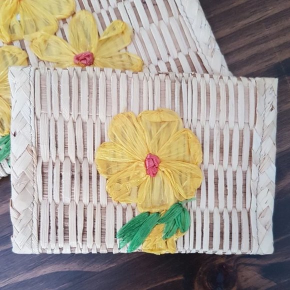 Vintage Set of 2 Handmade Raffia Straw Wicker Bags with Flower Design - Picture 6 of 8